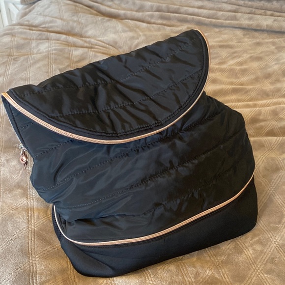 Stella & Dot Handbags - Stella & Dot Crush It Backpack